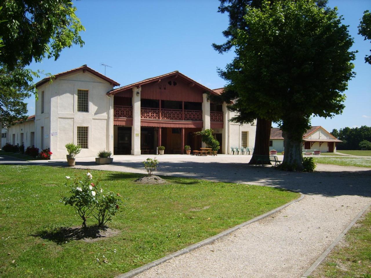 Village Vacances Chateau Moulerens Gradignan Exterior foto